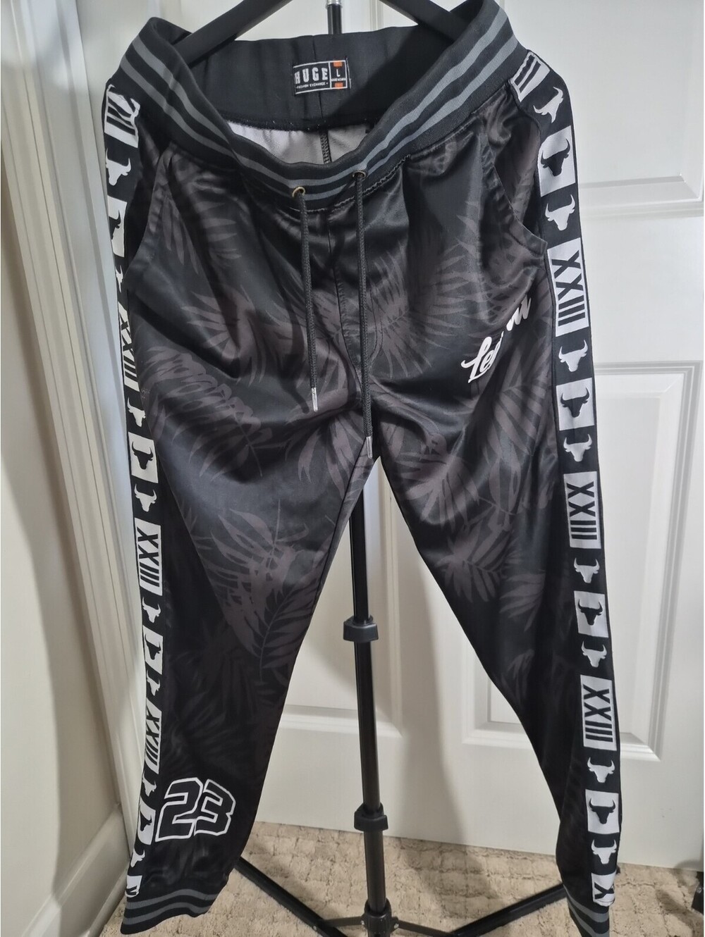 Chicago Bulls Legend 23 Joggers By Huge Size L
